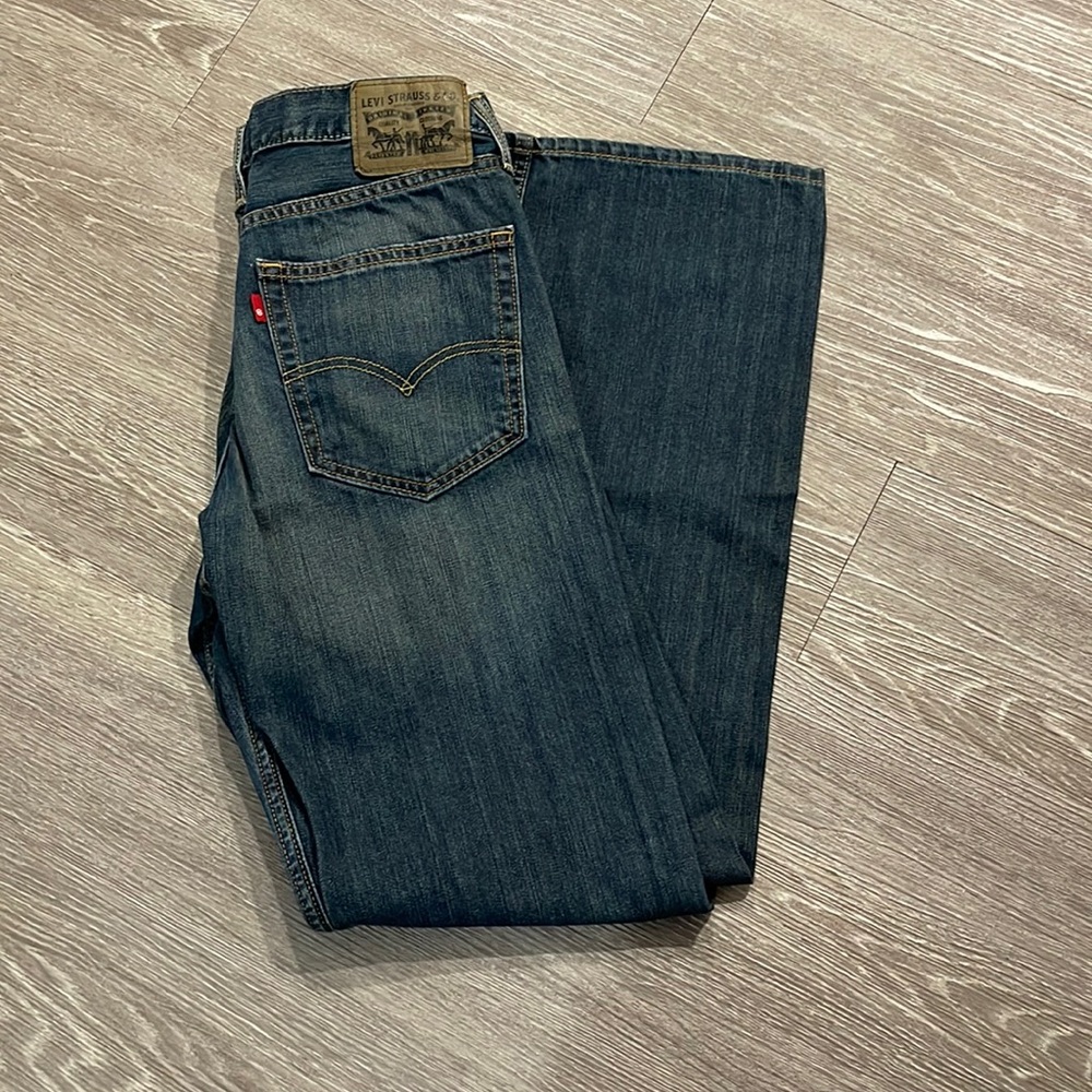 Levi’s Dark-Wash Bootcut Jeans!